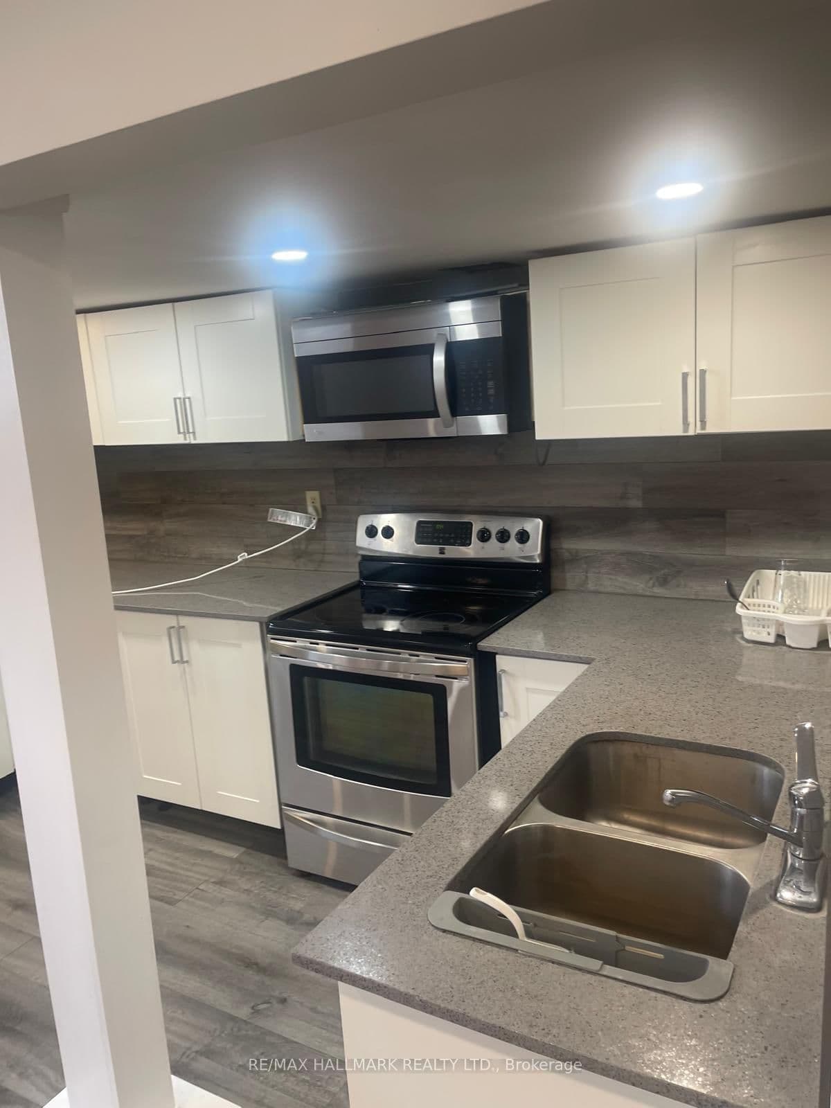 61 AURORA HEIGHTS Drive, Unit LOWER thumbnail 6