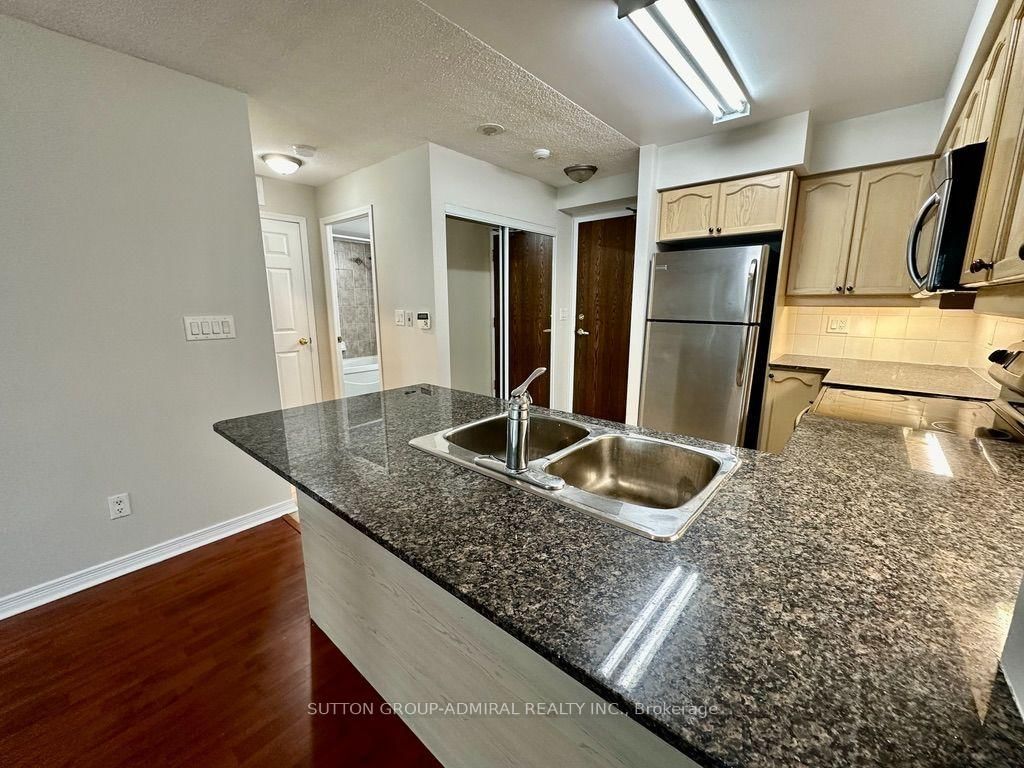 185 Oneida Crescent, Unit 911 thumbnail 13