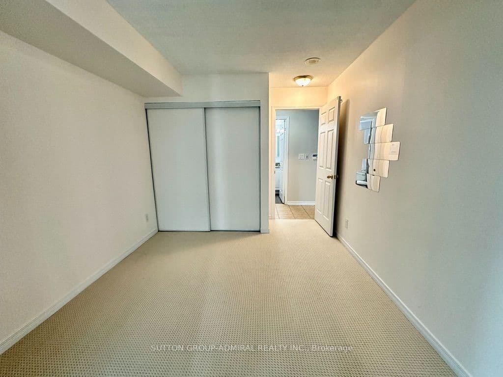 185 Oneida Crescent, Unit 911 thumbnail 18