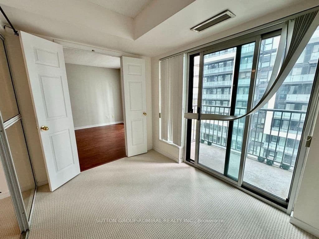 185 Oneida Crescent, Unit 911 thumbnail 20