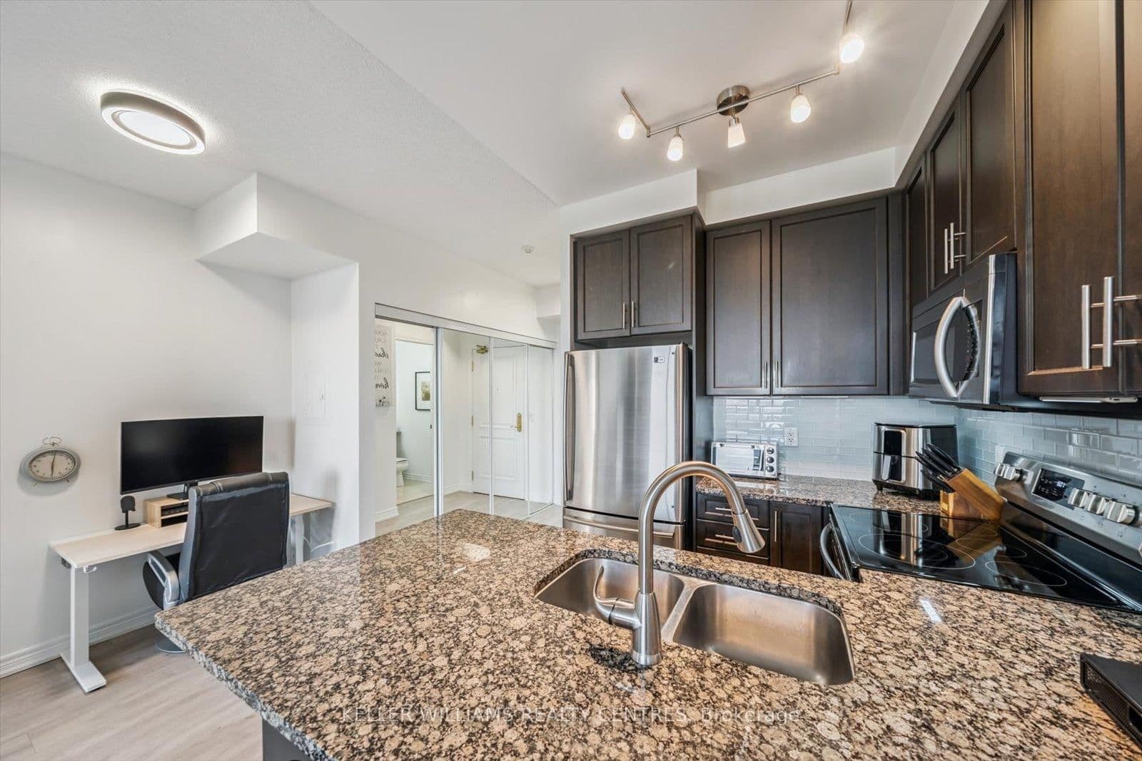 9245 Jane Street, Unit 902 thumbnail 10