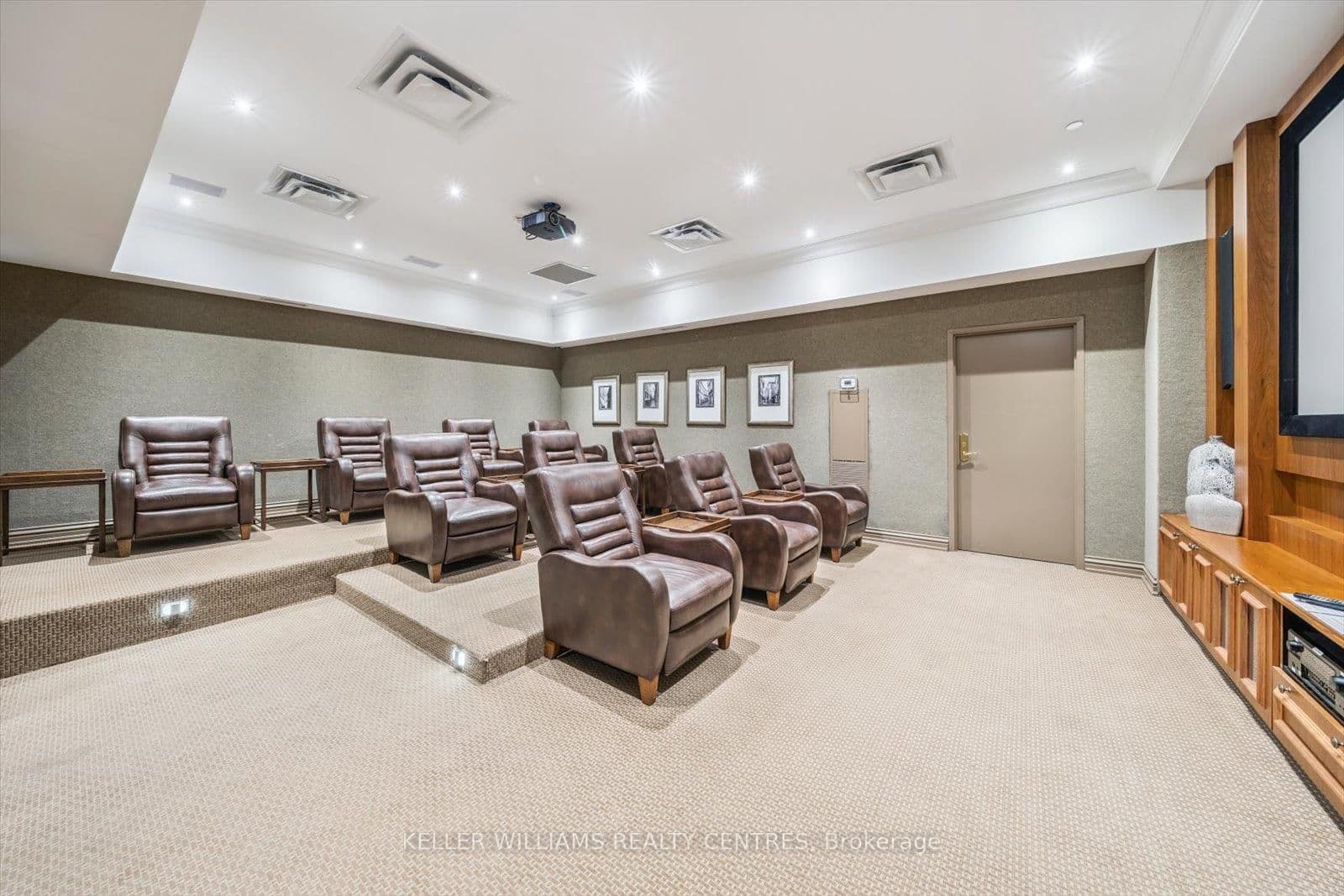 9245 Jane Street, Unit 902 thumbnail 17