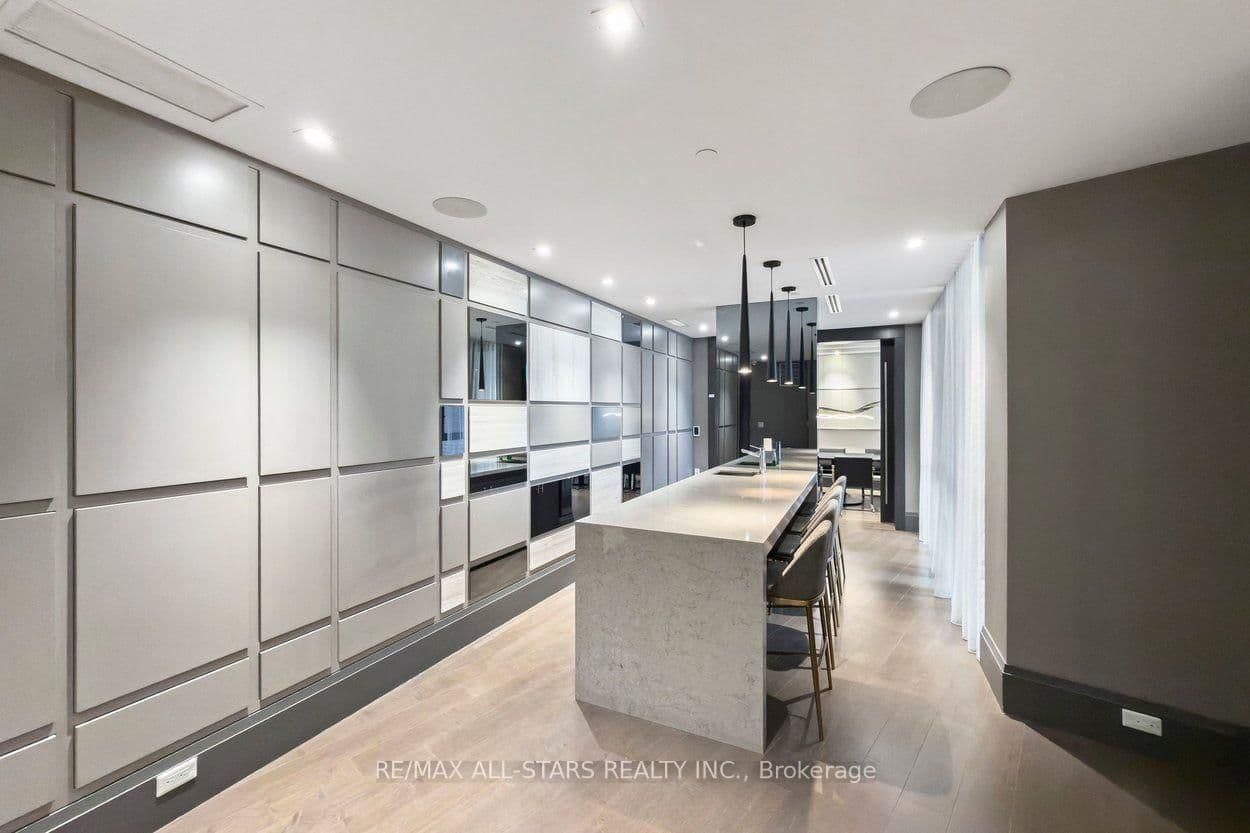 20 Fred Varley Drive, Unit 219 thumbnail 37
