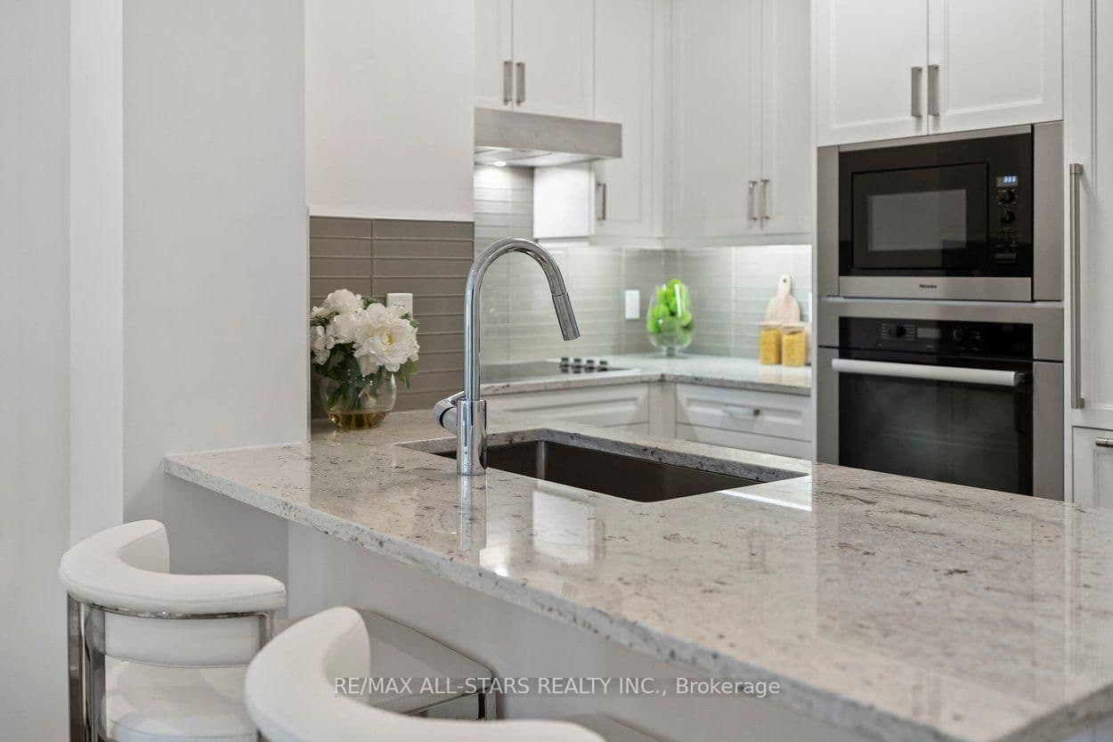 20 Fred Varley Drive, Unit 219 thumbnail 7