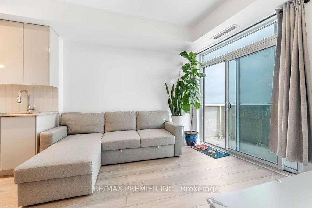 10 Abeja Street, Unit 816 thumbnail 8