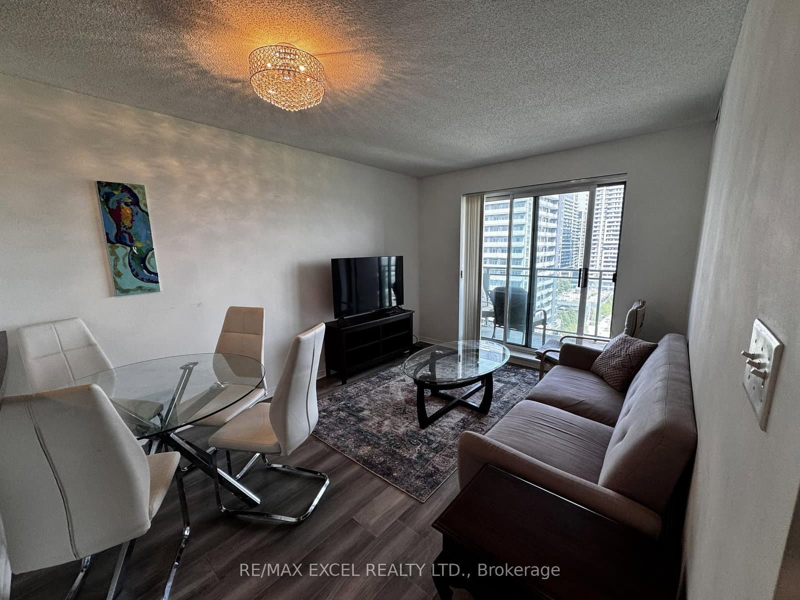39 Oneida Crescent, Unit Lph10 - Image 1