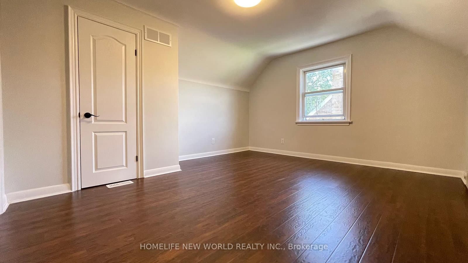 100 Pugsley Avenue thumbnail 12