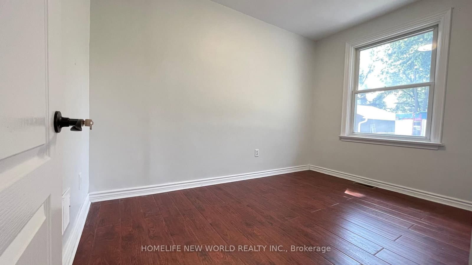 100 Pugsley Avenue thumbnail 9