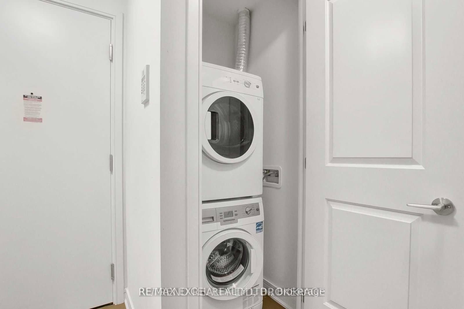 9199 Yonge Street, Unit 608  Se thumbnail 3