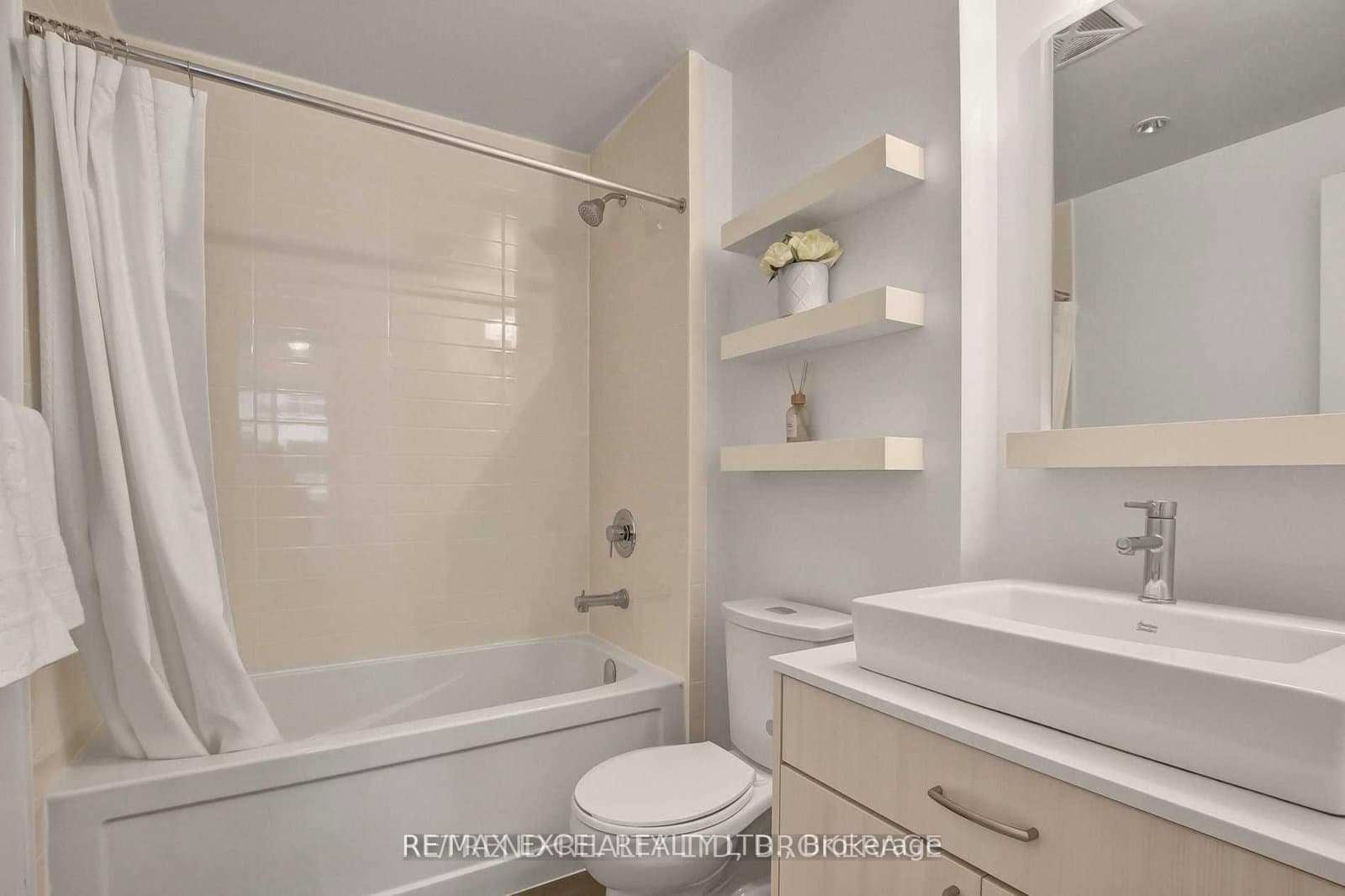 9199 Yonge Street, Unit 608  Se thumbnail 4