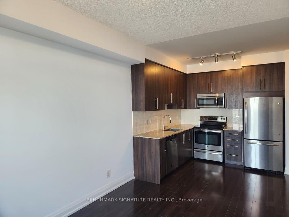 7161 Yonge Street, Unit 518 thumbnail 2