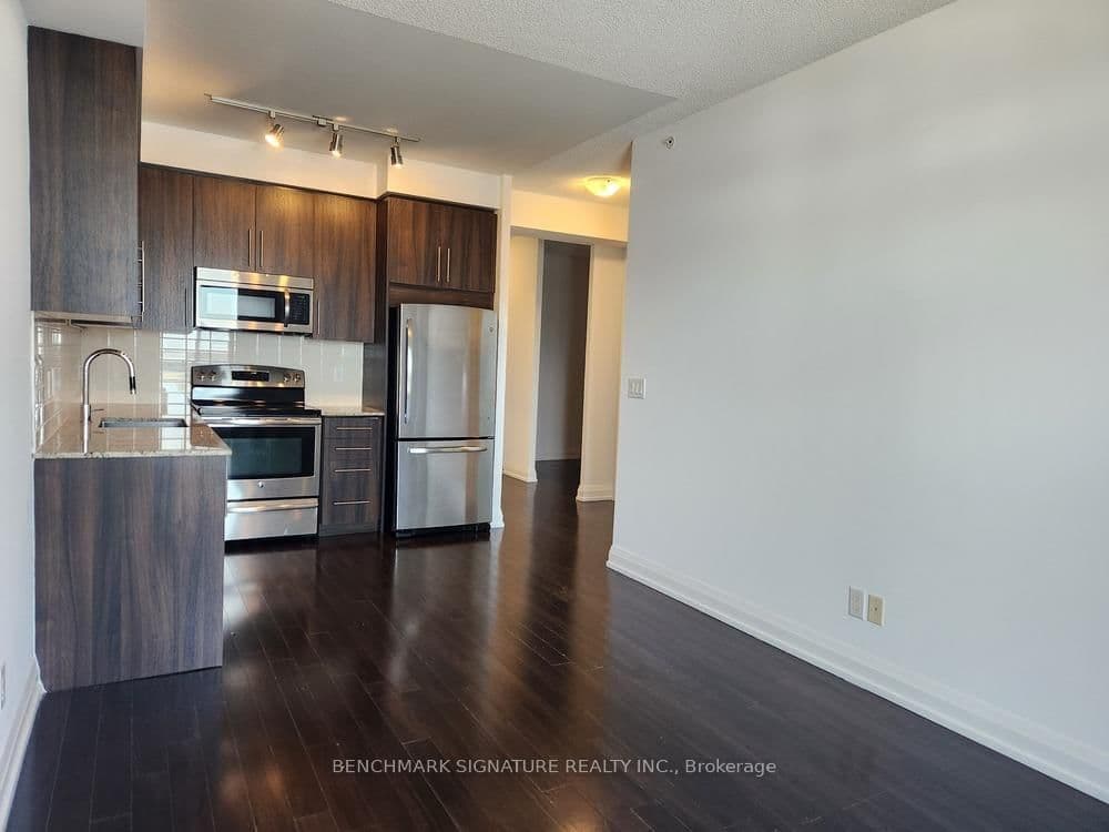 7161 Yonge Street, Unit 518 thumbnail 3