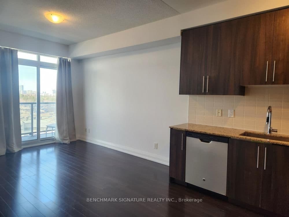 7161 Yonge Street, Unit 518 thumbnail 4
