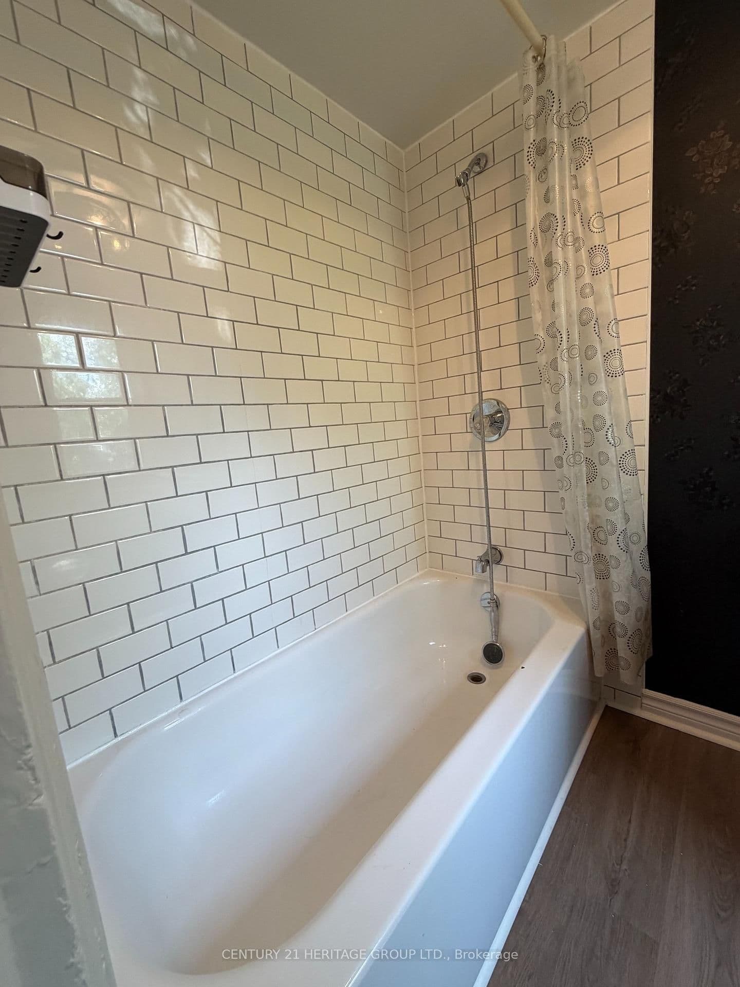349 Eagle Street thumbnail 15