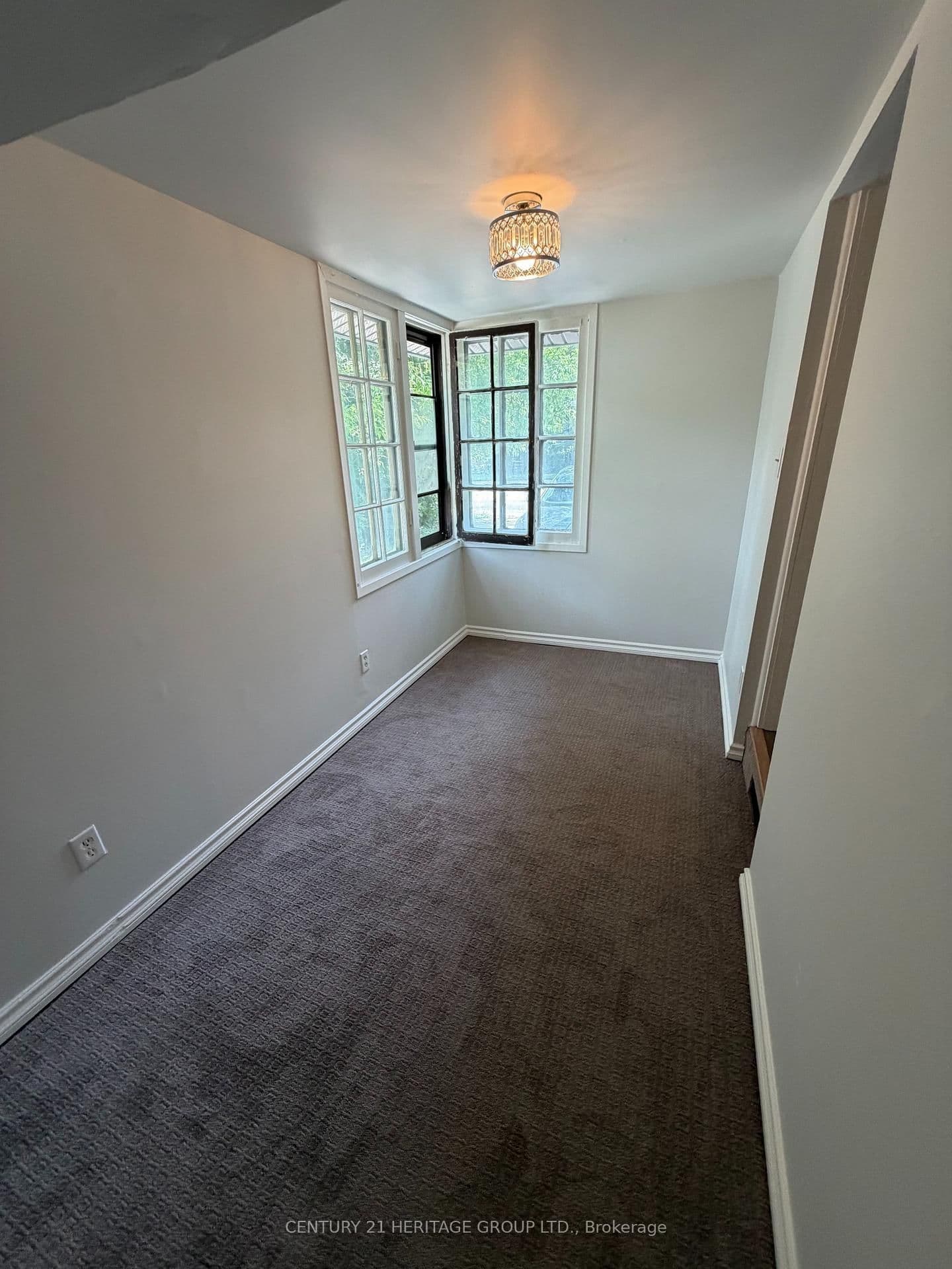 349 Eagle Street thumbnail 17