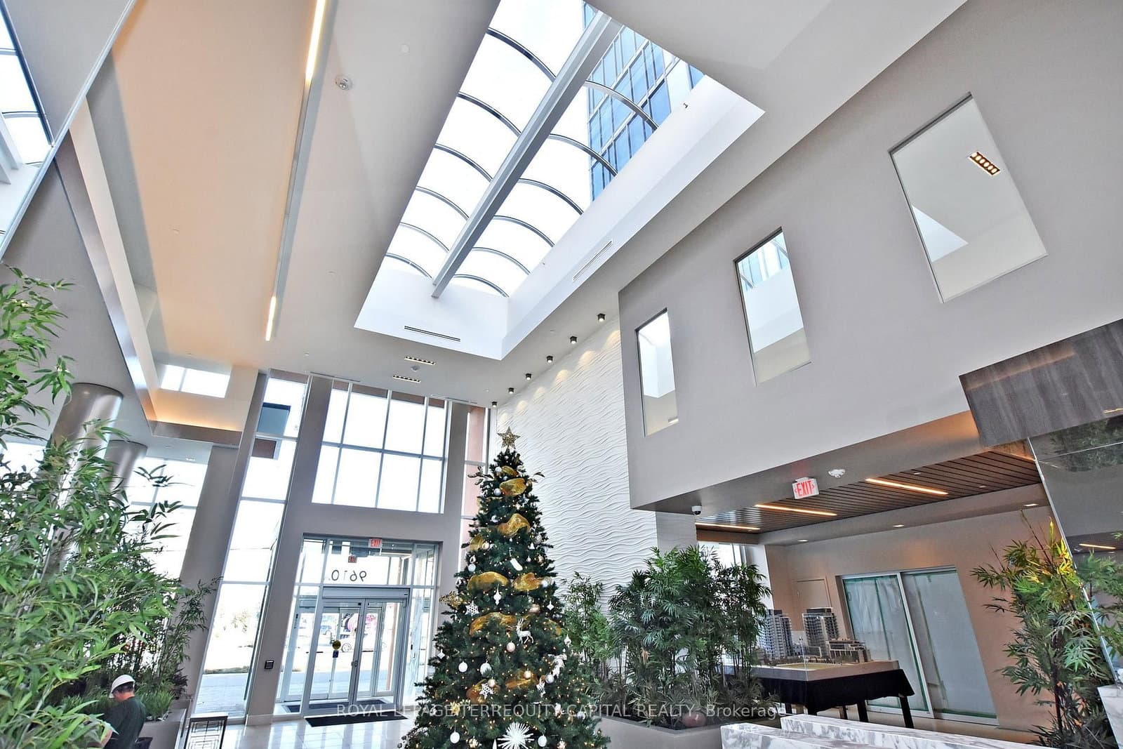9608 Yonge Street, Unit 1011 thumbnail 3