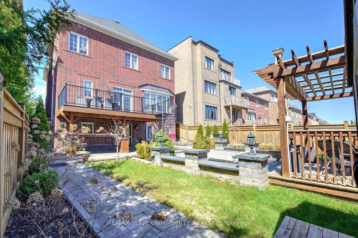 75 Baldry Avenue thumbnail 2