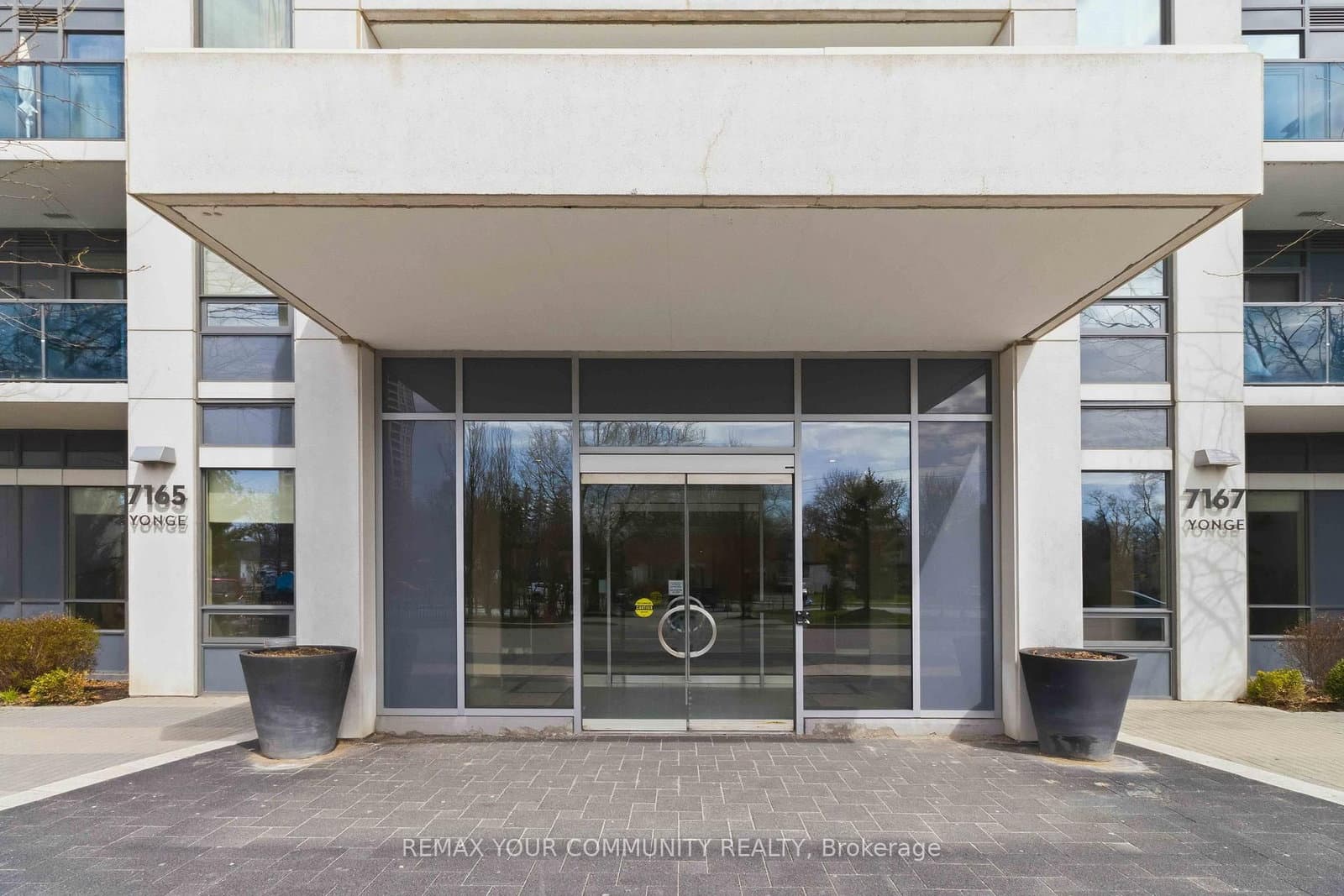 7167 Yonge Street, Unit 418 thumbnail 2