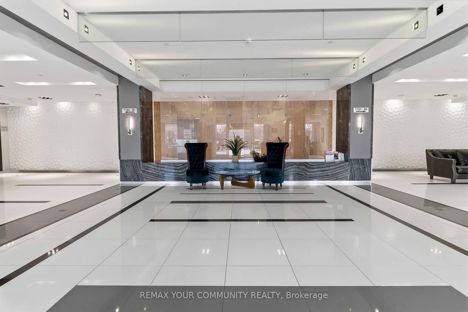 7167 Yonge Street, Unit 418 thumbnail 3