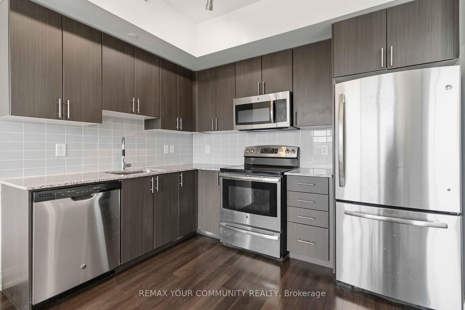 7167 Yonge Street, Unit 418 thumbnail 8
