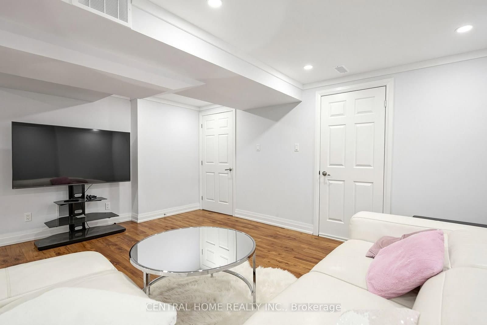 307 Alex Doner Drive N, Unit BASEMENT UNIT 1 thumbnail 11