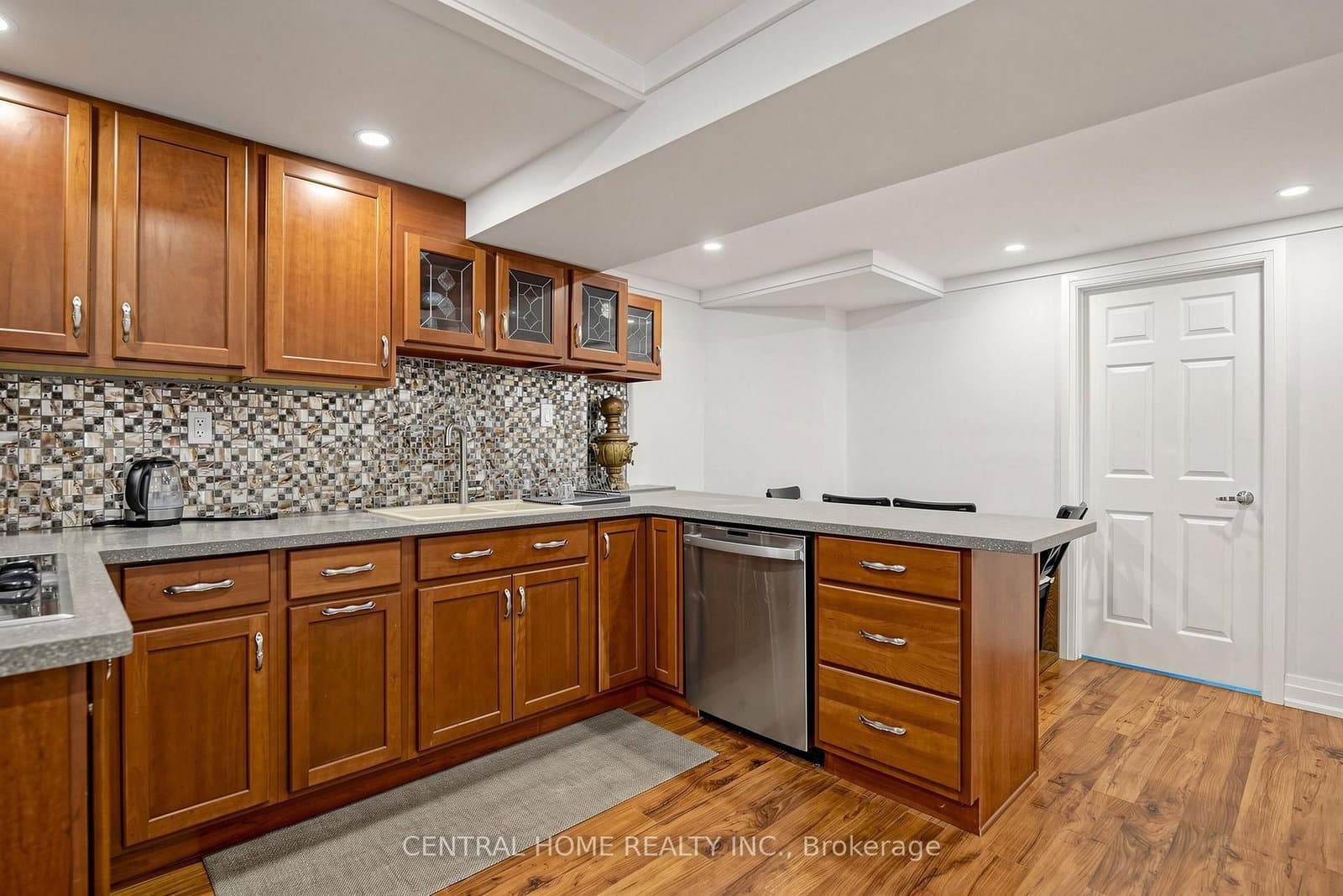 307 Alex Doner Drive N, Unit BASEMENT UNIT 1 thumbnail 14