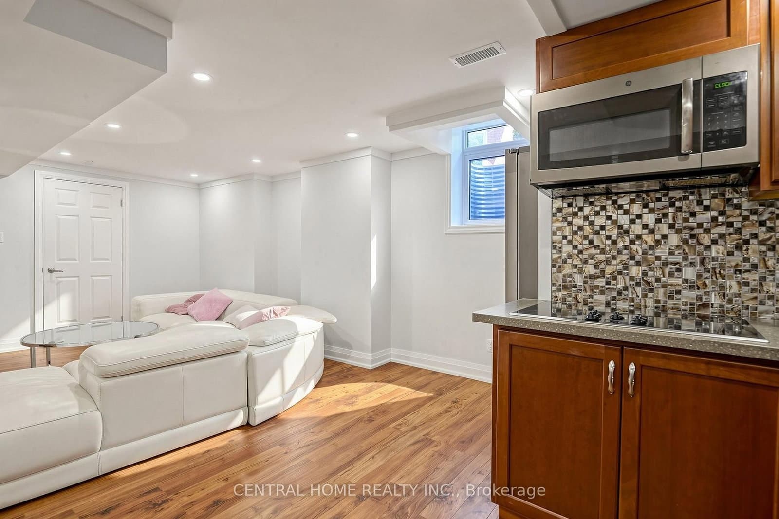 307 Alex Doner Drive N, Unit BASEMENT UNIT 1 thumbnail 17