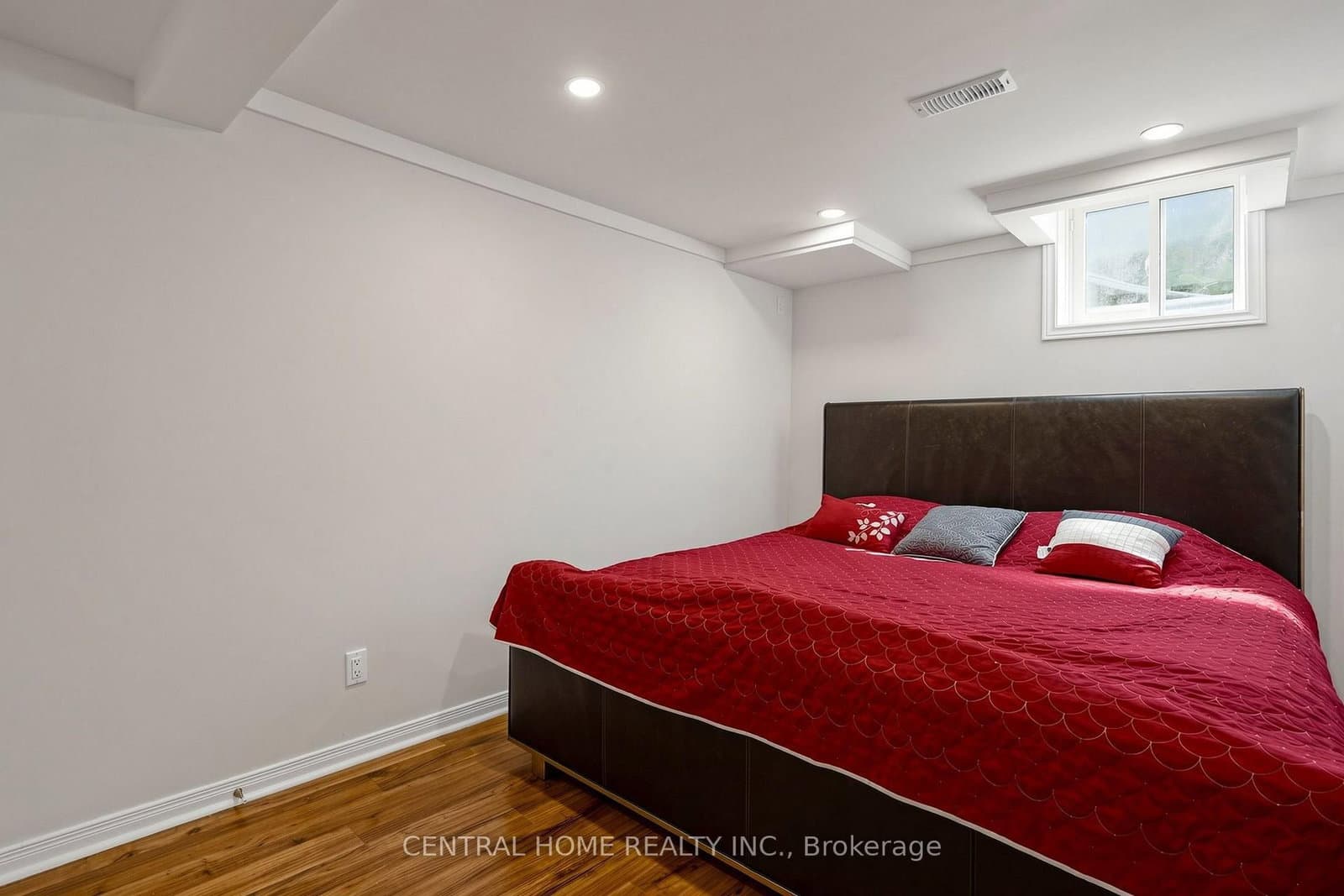 307 Alex Doner Drive N, Unit BASEMENT UNIT 1 thumbnail 23