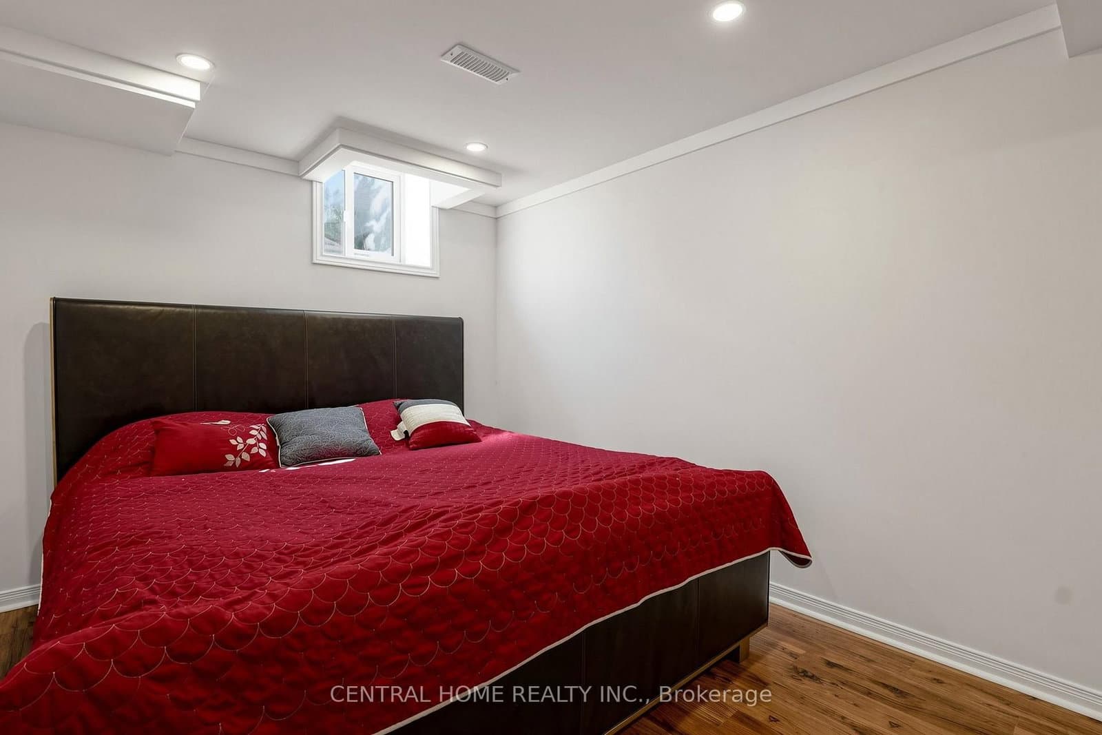 307 Alex Doner Drive N, Unit BASEMENT UNIT 1 thumbnail 24