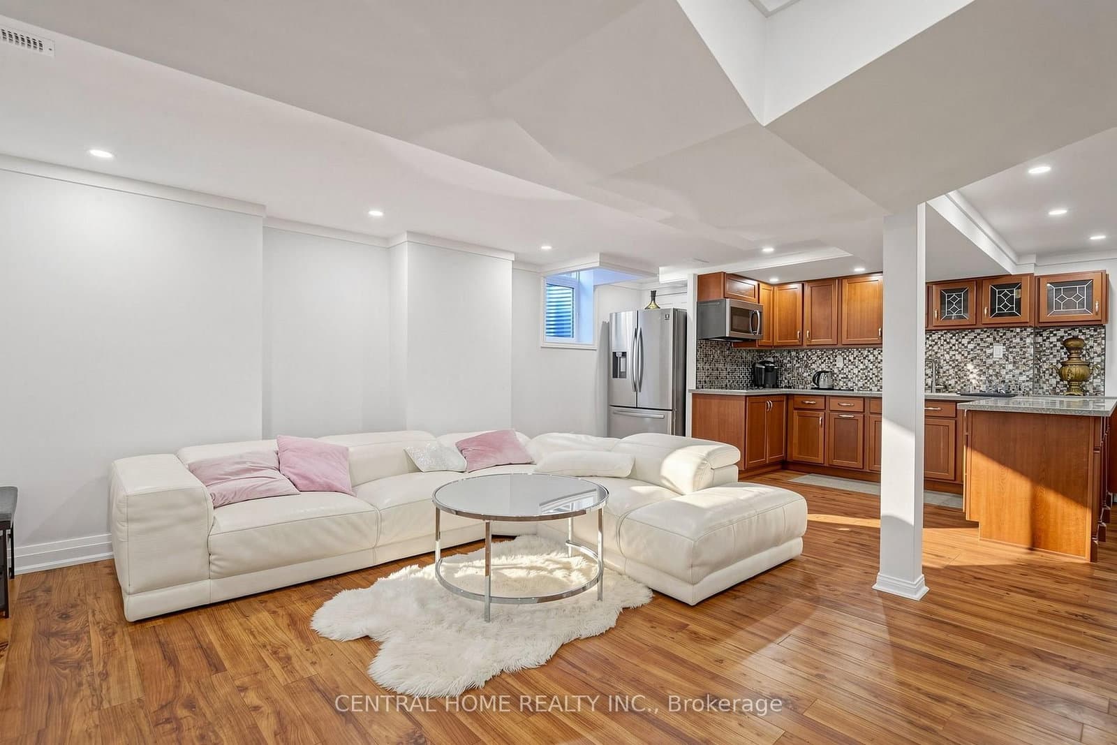 307 Alex Doner Drive N, Unit BASEMENT UNIT 1 thumbnail 8