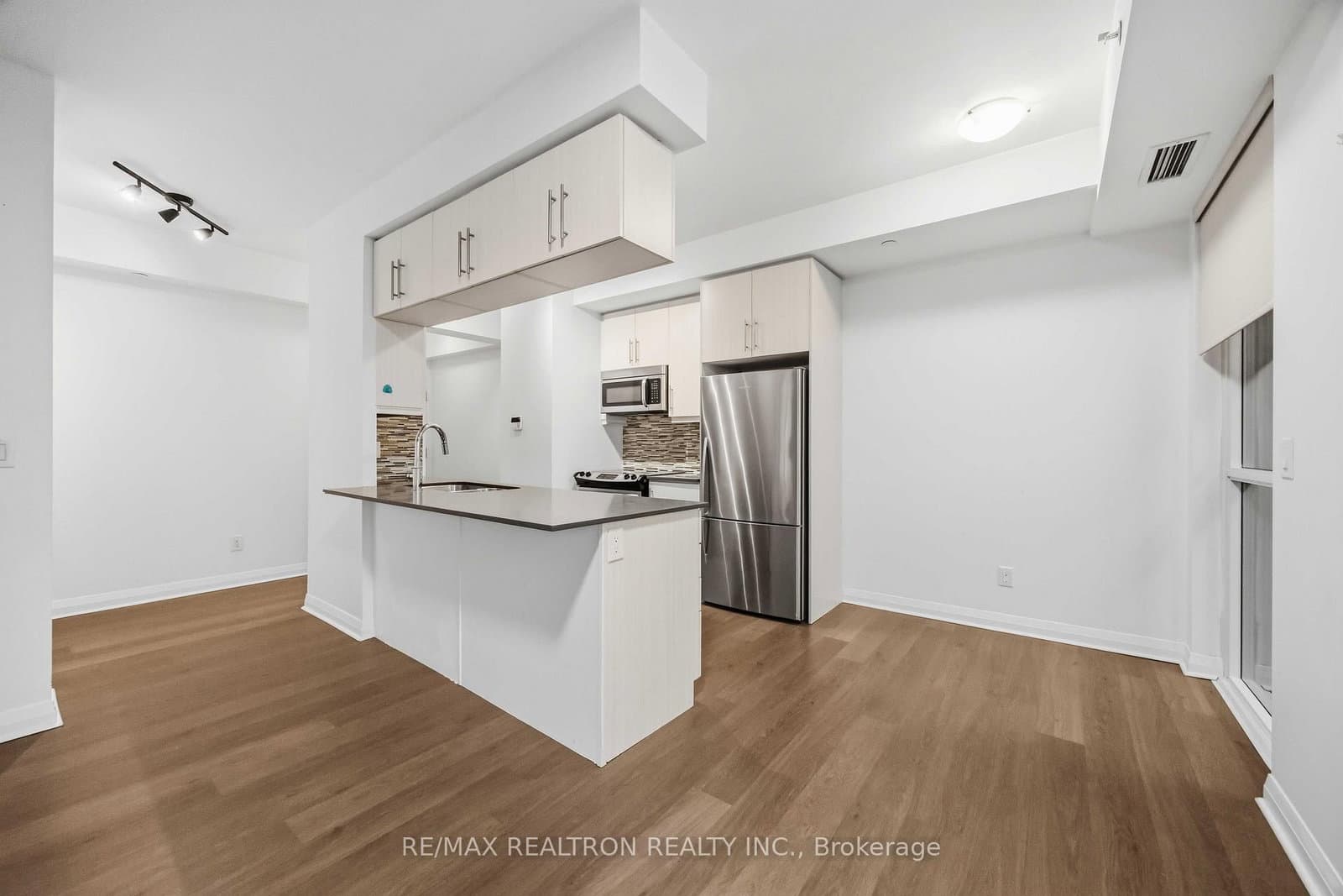 55 Oneida Crescent, Unit 1904 thumbnail 11