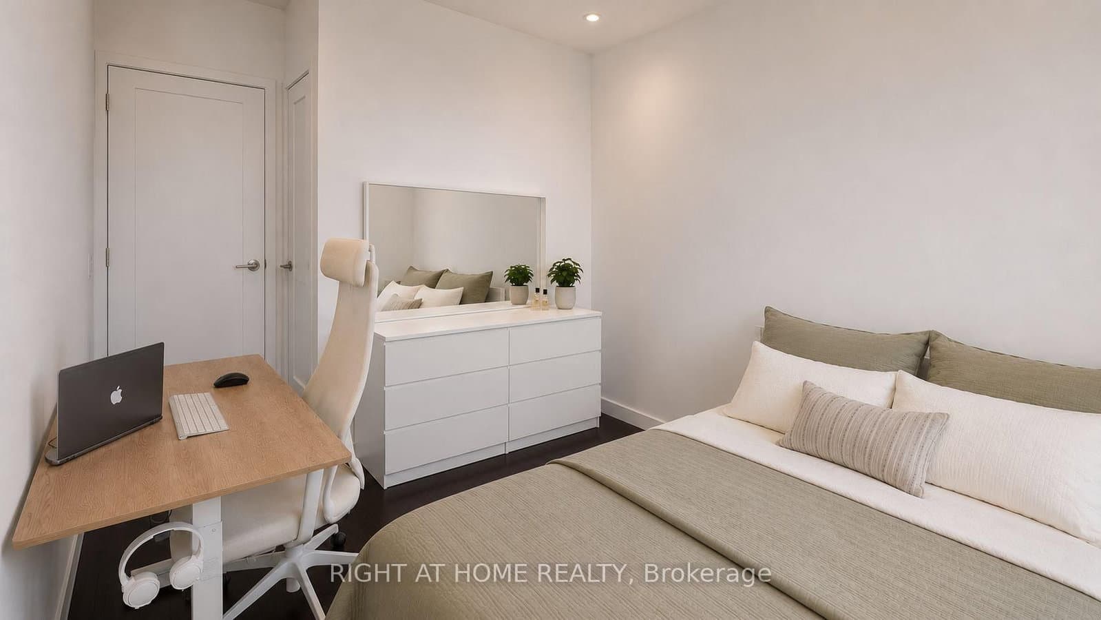 95 Oneida Crescent, Unit Ph12 thumbnail 5