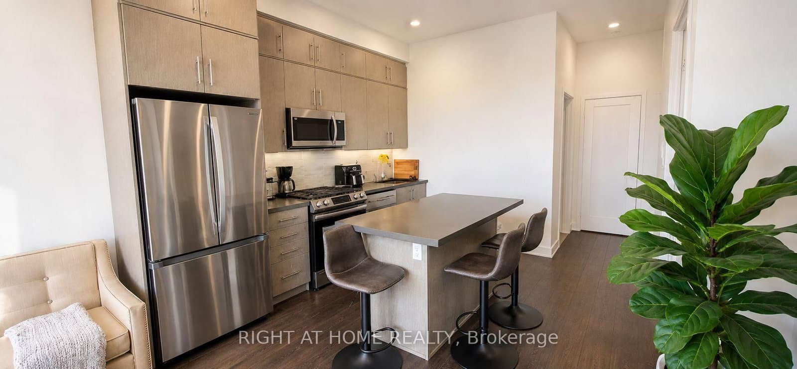 95 Oneida Crescent, Unit Ph12 thumbnail 6