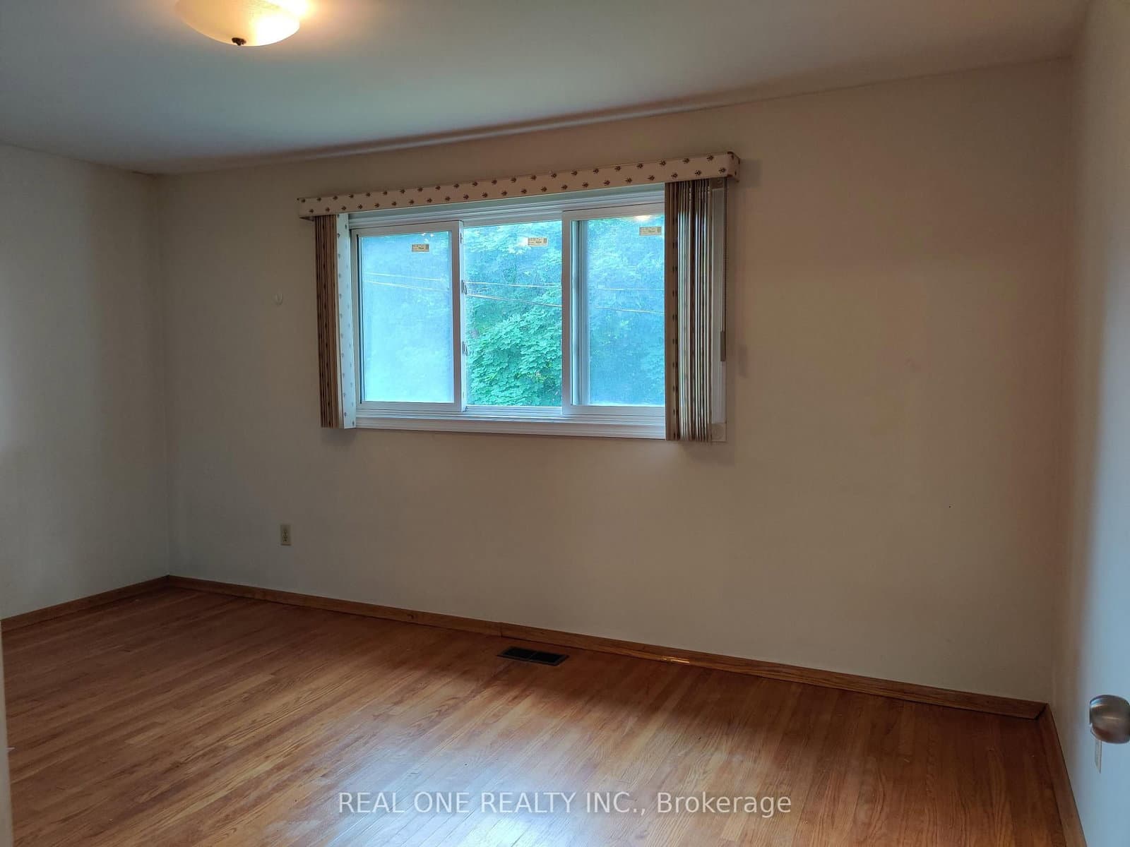 93 Southdale Drive, Unit Upper thumbnail 11