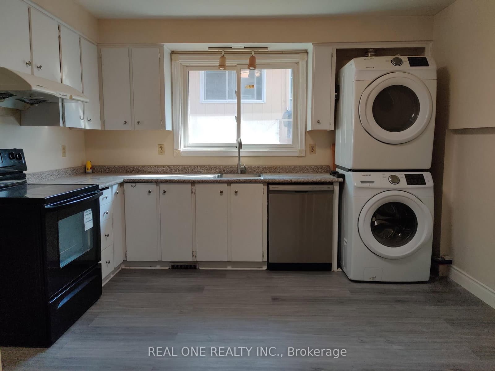 93 Southdale Drive, Unit Upper thumbnail 2