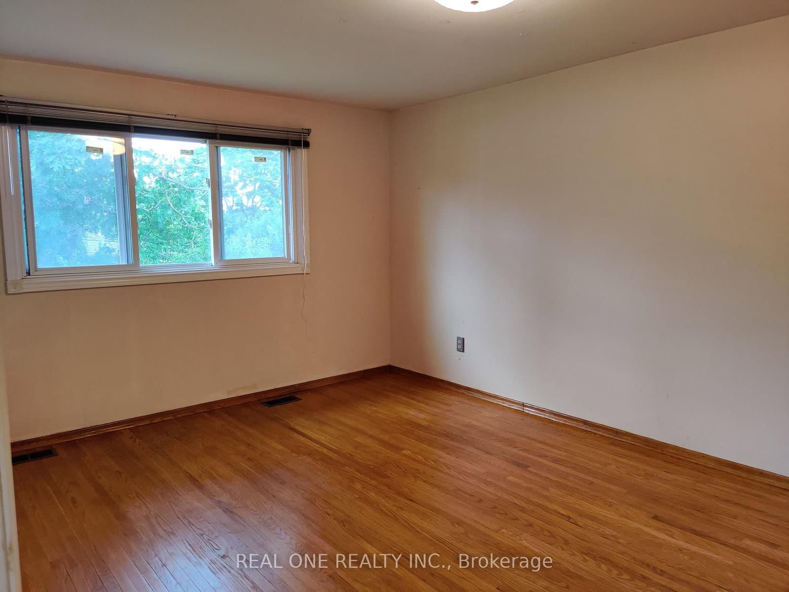 93 Southdale Drive, Unit Upper thumbnail 9