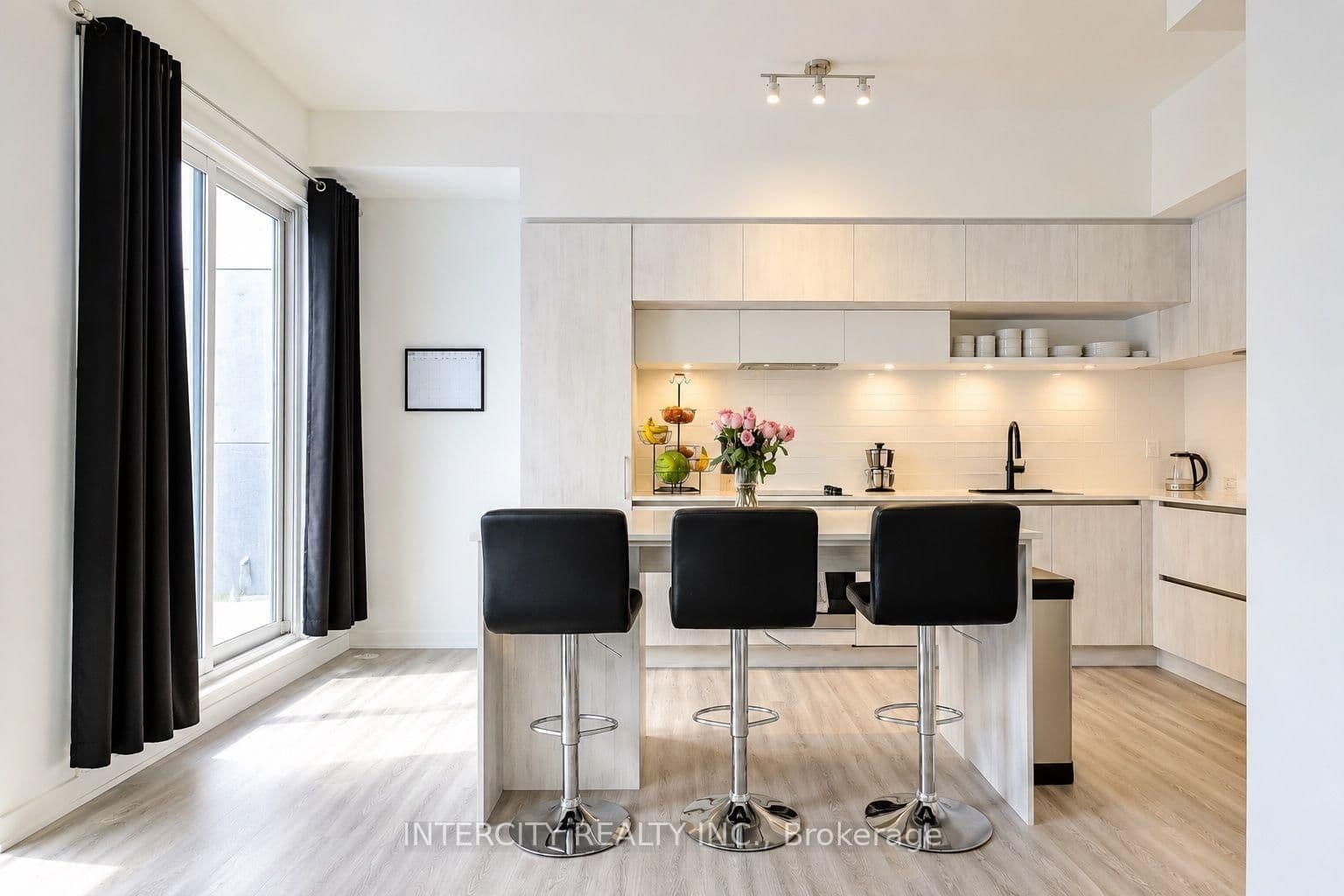 11 David Eyer Road, Unit 1504 thumbnail 2
