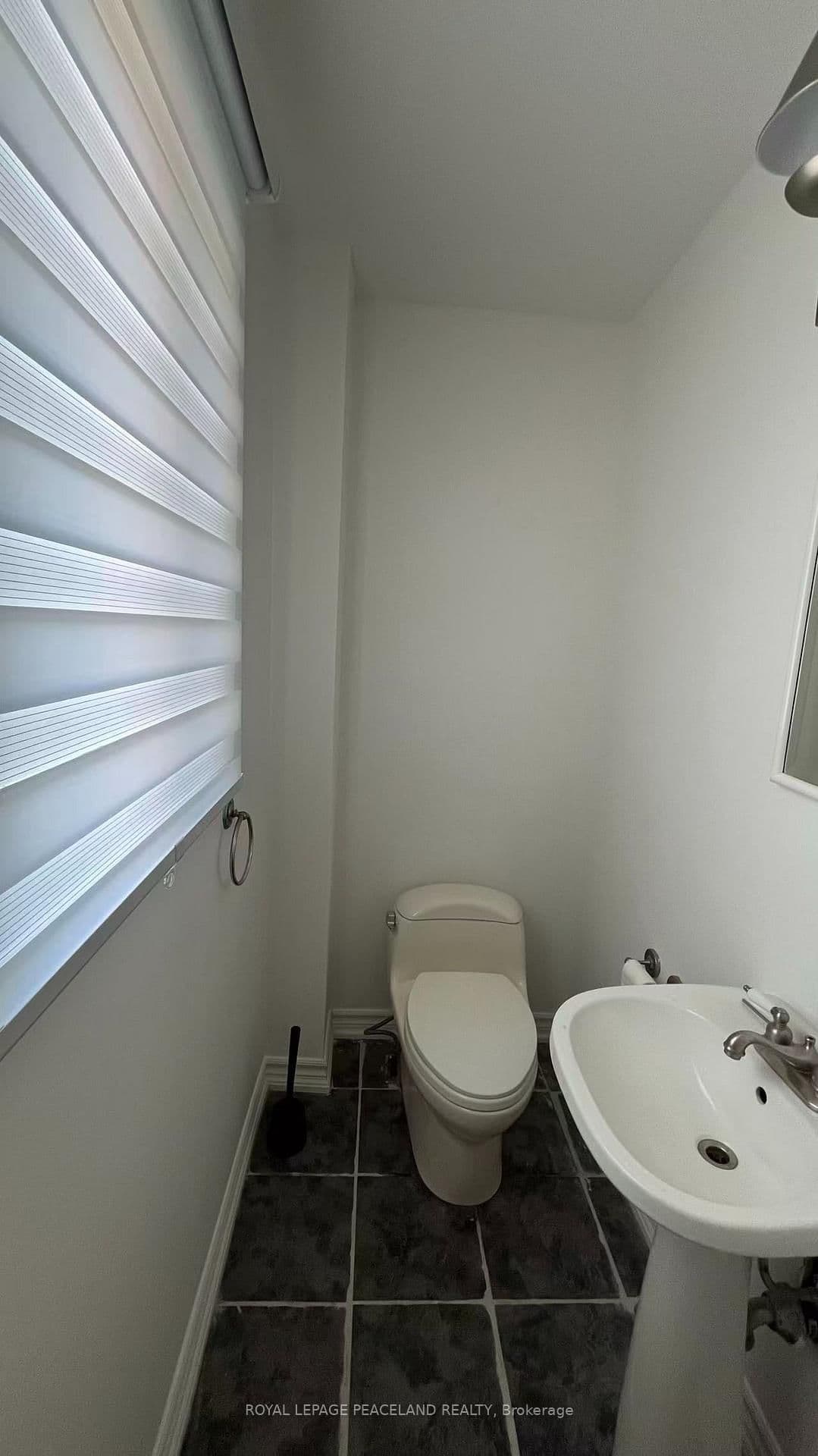 711 Irwin Crescent thumbnail 11