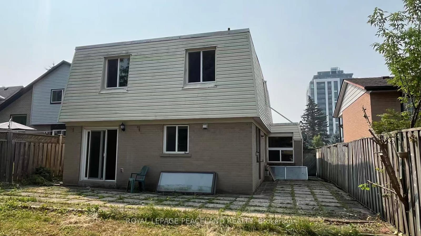 711 Irwin Crescent thumbnail 19