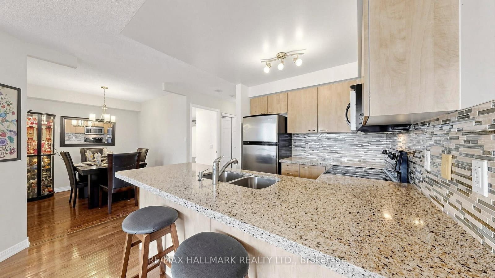 310 Red Maple Road, Unit 712 thumbnail 12