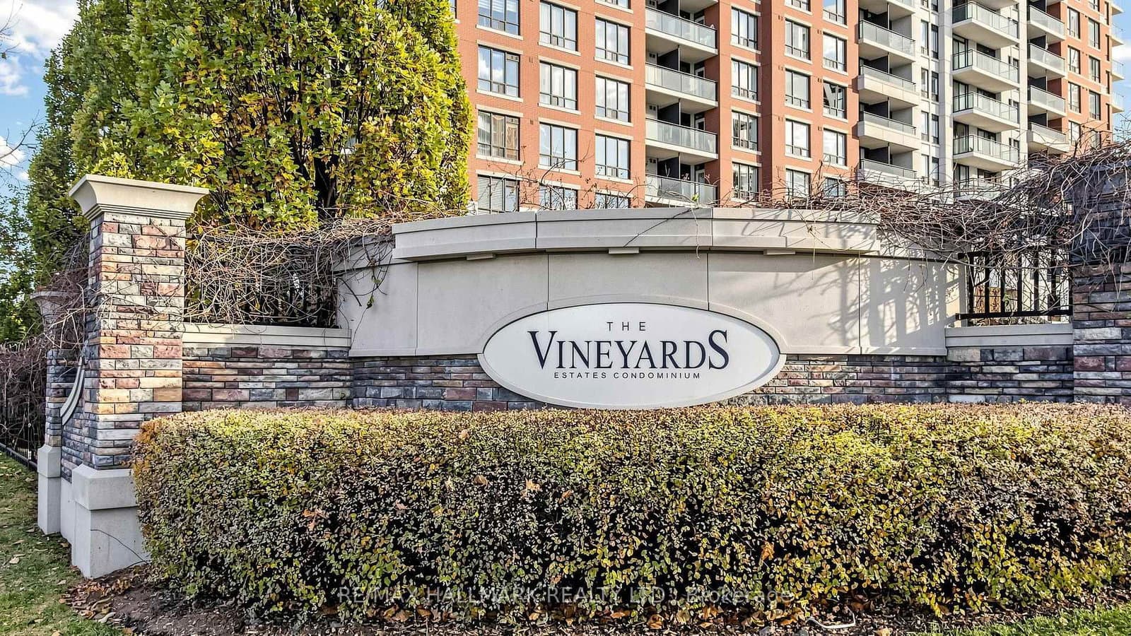 310 Red Maple Road, Unit 712 thumbnail 3