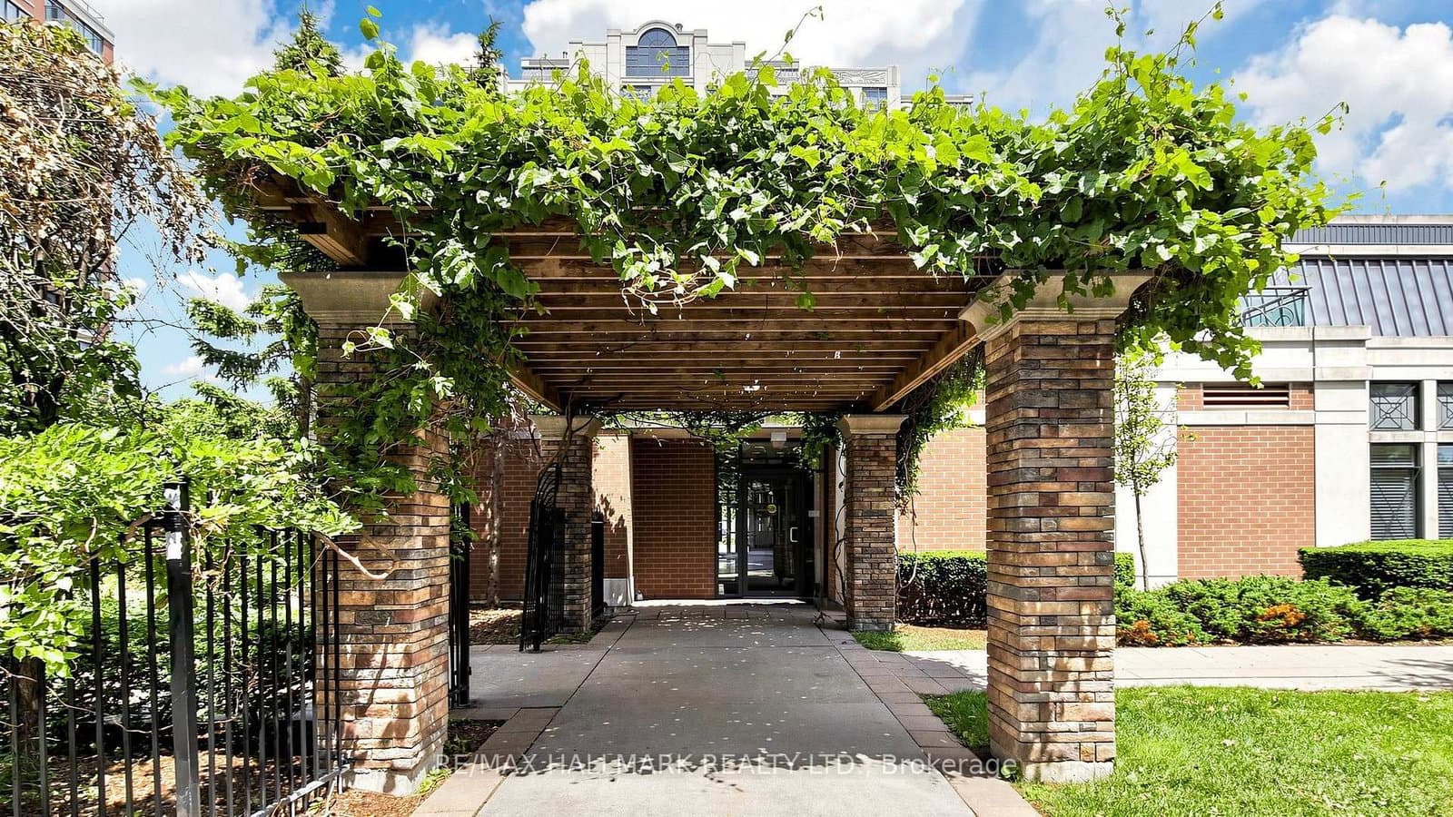 310 Red Maple Road, Unit 712 thumbnail 30