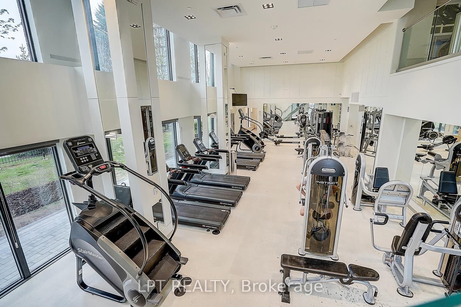 75 Oneida Crescent, Unit 1601 thumbnail 8