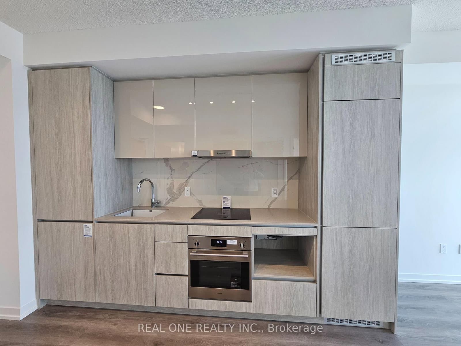 28 Interchange Way, Unit 3611 thumbnail 6