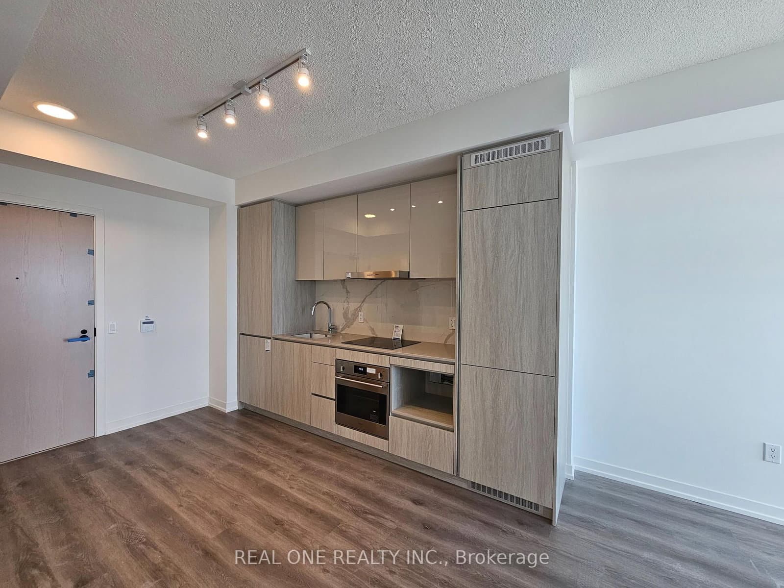 28 Interchange Way, Unit 3611 thumbnail 8