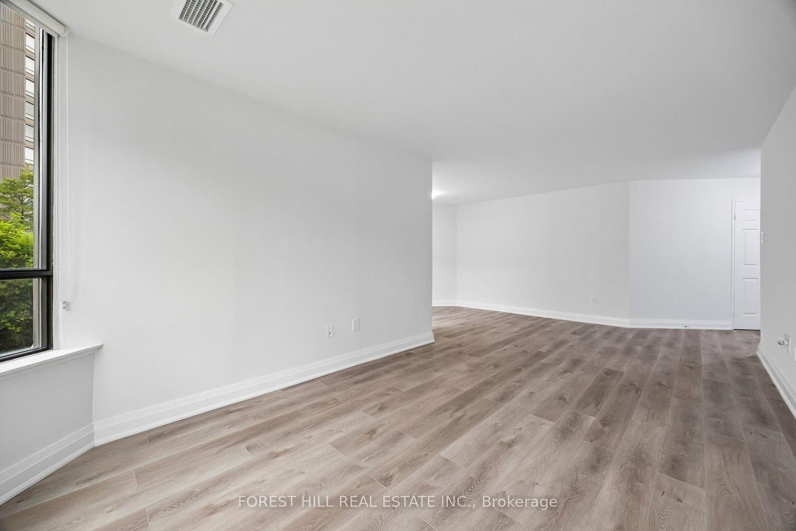 7420 Bathurst Street, Unit 101 thumbnail 7