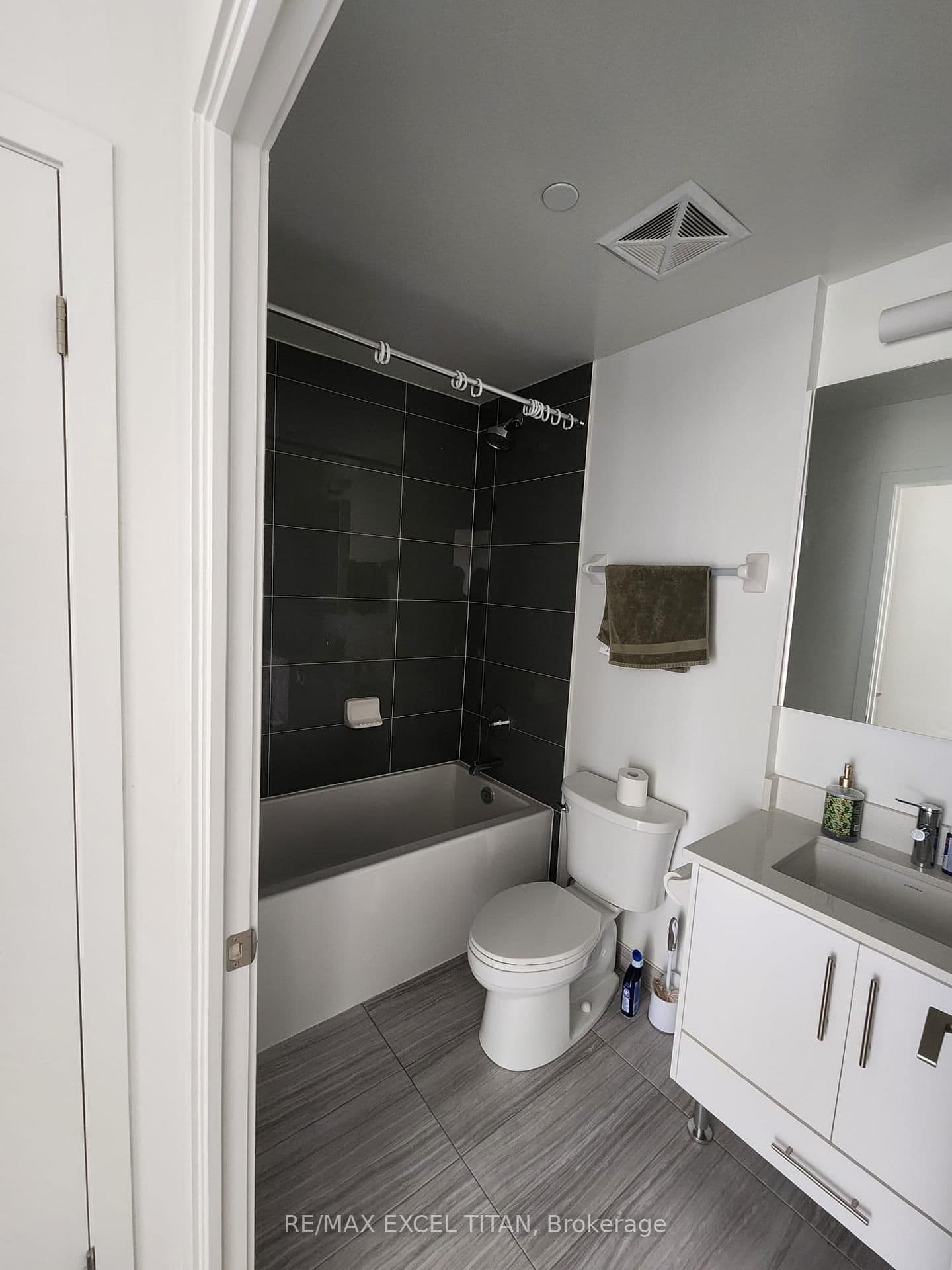 105 Oneida Crescent, Unit 206 thumbnail 11