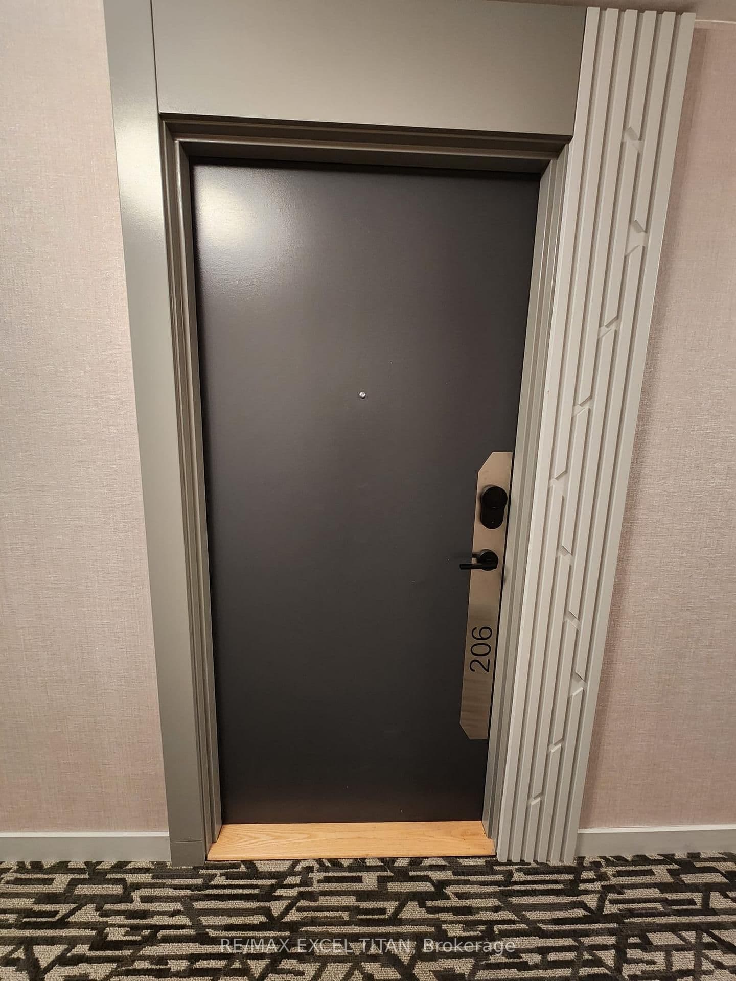 105 Oneida Crescent, Unit 206 thumbnail 2