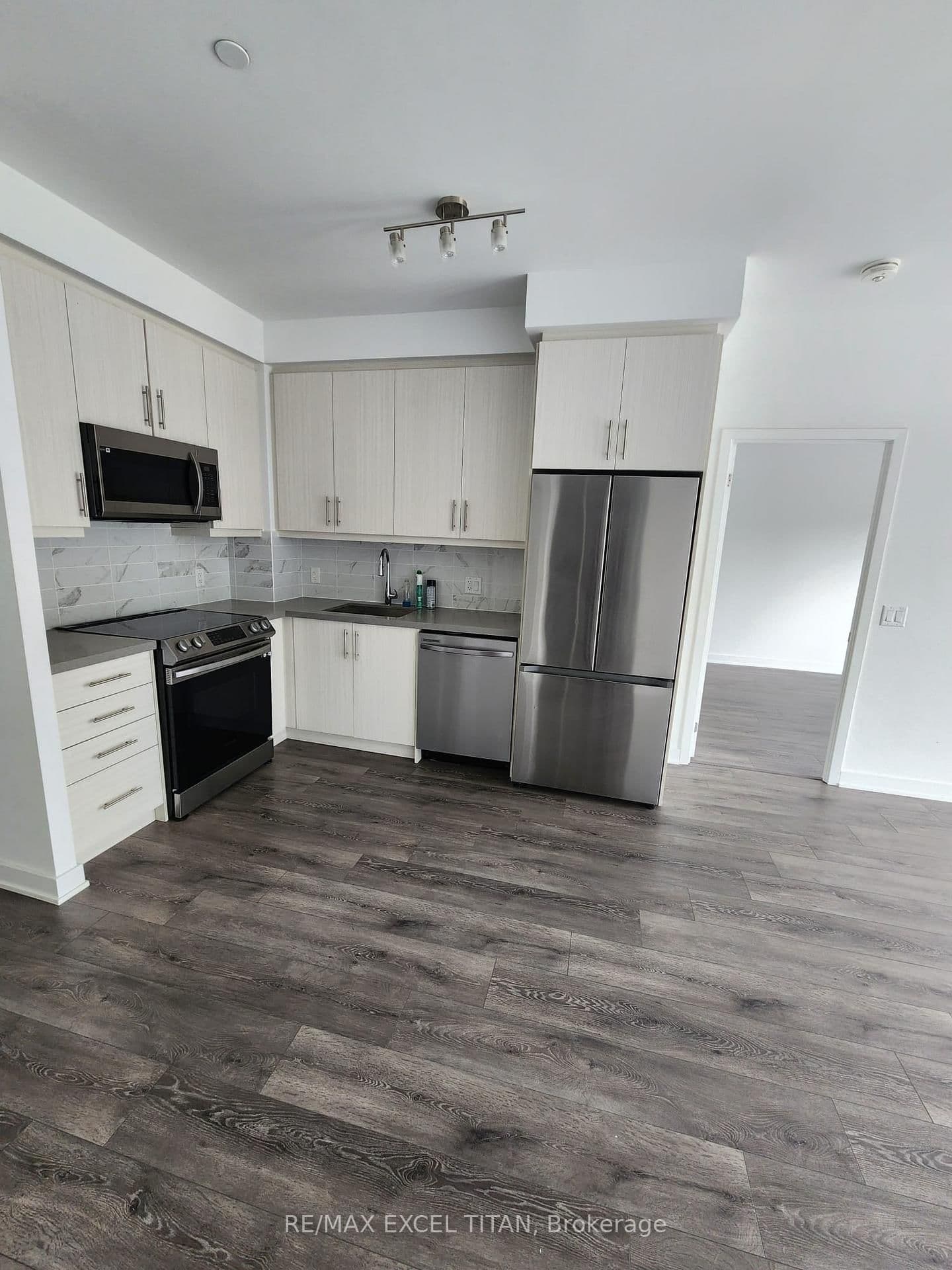 105 Oneida Crescent, Unit 206 thumbnail 4