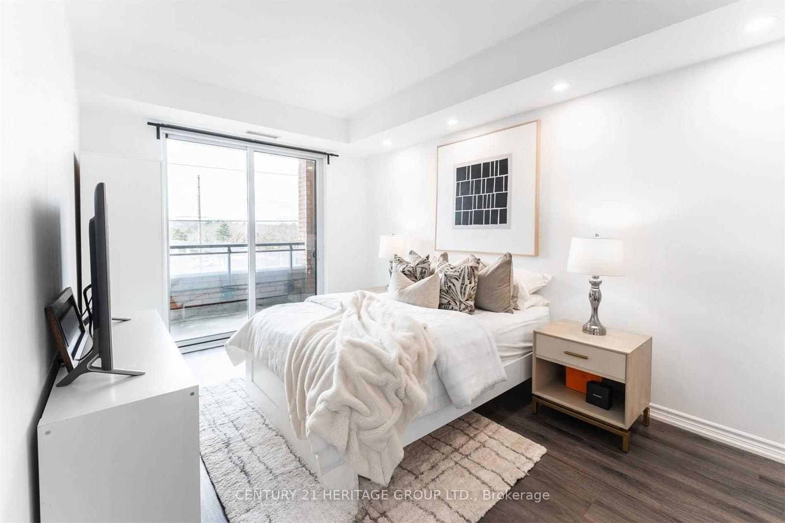 11611 Yonge Street, Unit 319 thumbnail 11